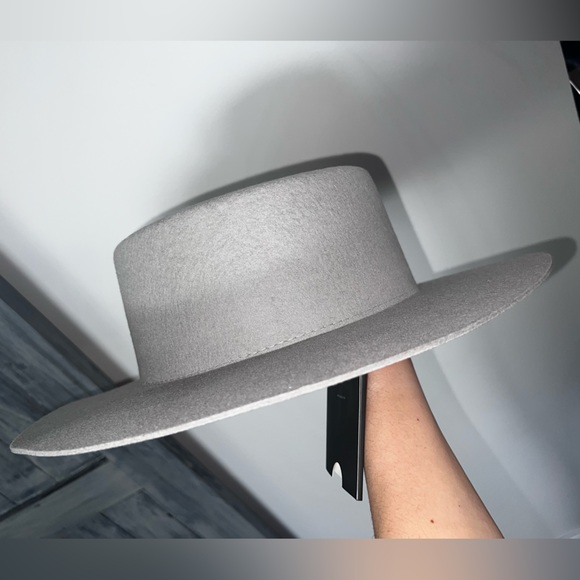 GIGI PIP - DALHIA BOATER HAT - Light Grey - Picture 2 of 7